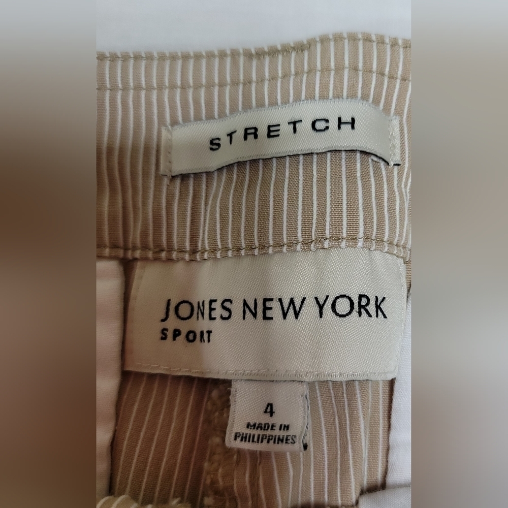 Jones New York Stretch Tan & White Seersucker Cropped Women's Pants Size 4 - Picture 5 of 10
